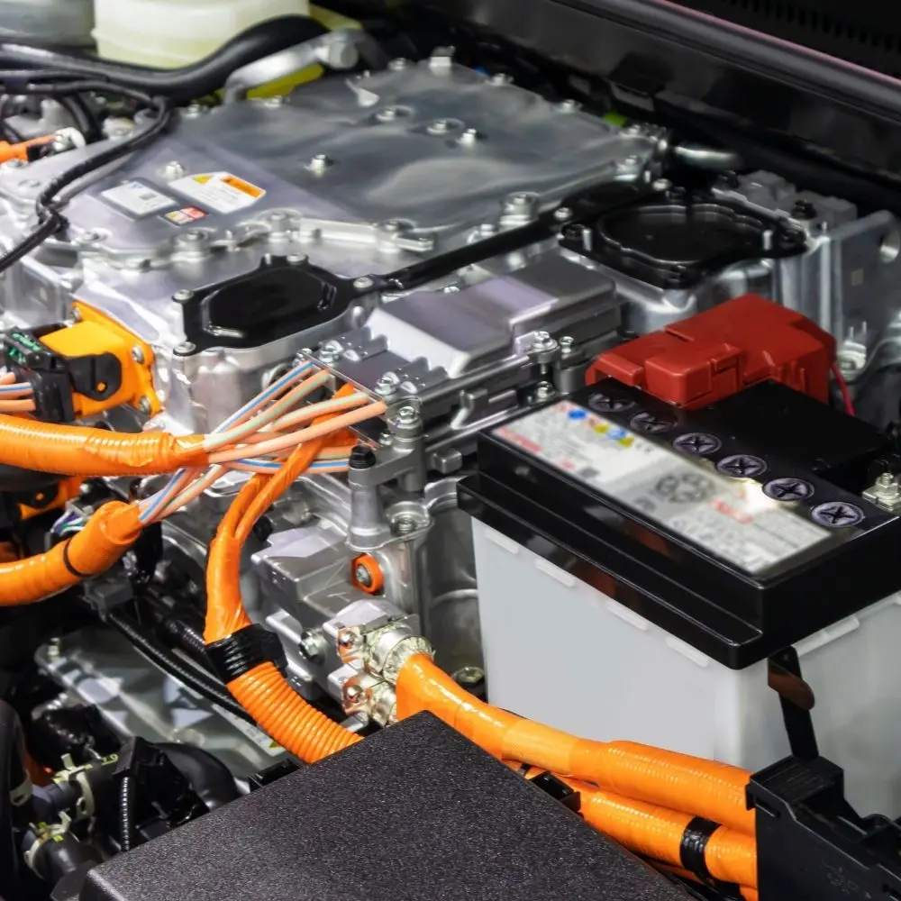 Tehli̇keli̇ Ve Çok Tehli̇keli̇ İşlerde Otomoti̇v Elektromekani̇ği̇ Eği̇ti̇mi̇ Yetkinlik ve Kariyer Eğitimi