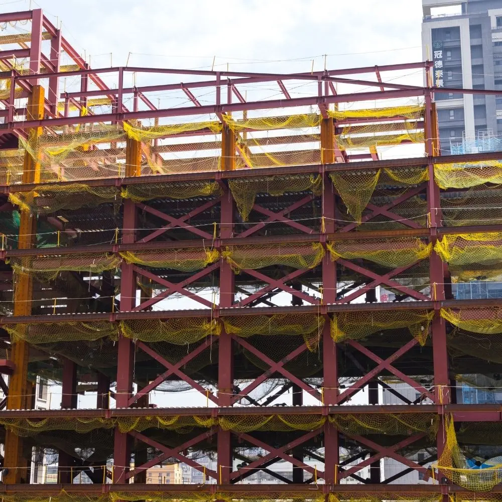 Tehli̇keli̇ Ve Çok Tehli̇keli̇ İşlerde Çeli̇k Yapilandirmaci Eği̇ti̇mi̇ ve Profesyonel Gelişim